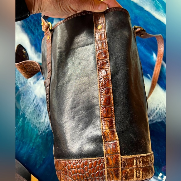 BUY or BUNDLE! Brahmin blk br trim 2 strap removable zip envelope center key fob - Picture 13 of 15